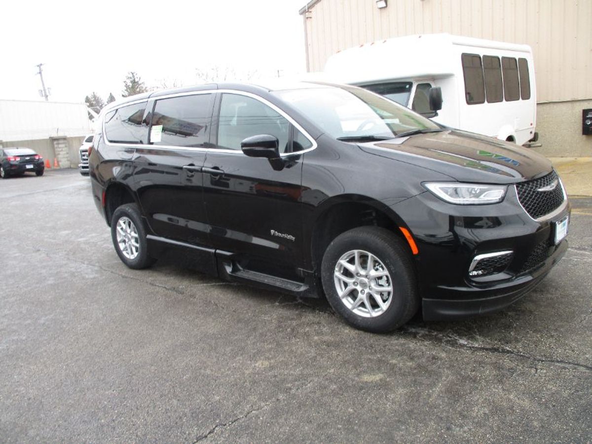 Número de imagen Chrysler Pacifica negro 7