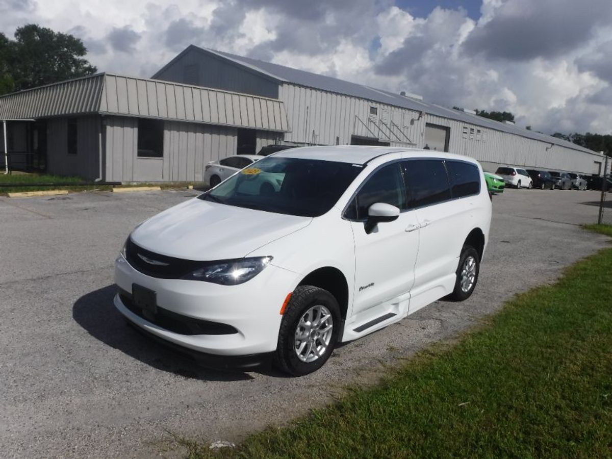 2023 CHRYSLER VOYAGER - Image 4