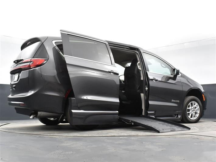 2022 CHRYSLER PACIFICA - Image 11