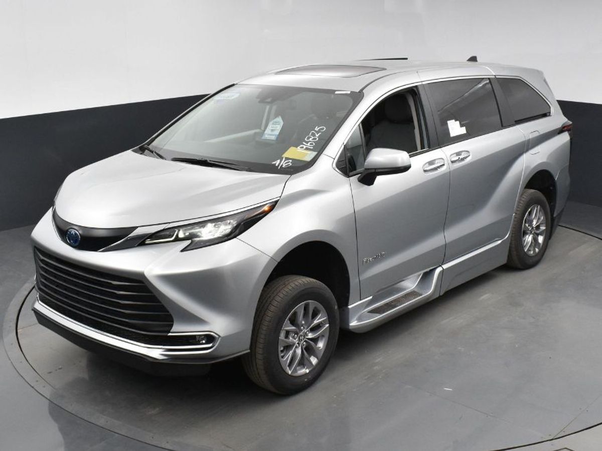 2024 Toyota Sienna XLE - Photo 15