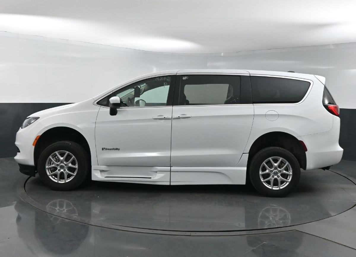 2023 CHRYSLER VOYAGER - Image 4