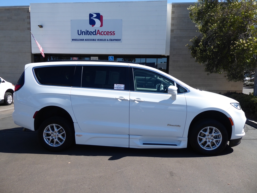 Used 2022 Chrysler Pacifica Touring L - BraunAbility Side Entry Fold Out Automatic Ramp