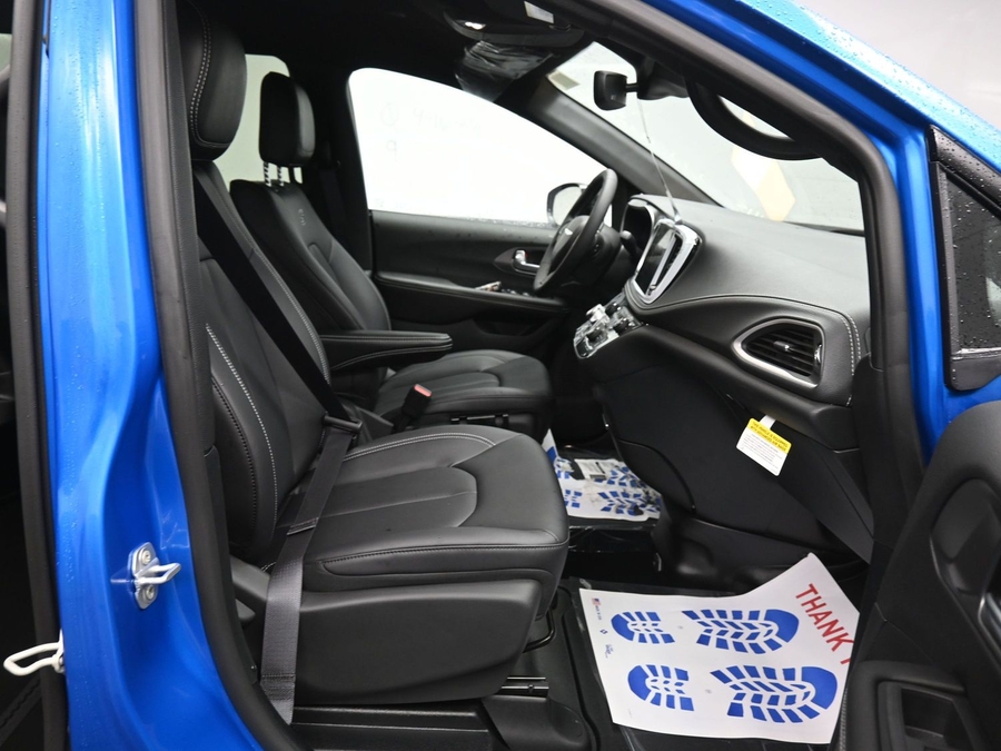 New 2026 Chrysler Pacifica Select Sport - BraunAbility Side Entry Entry Fold Out Automatic Ramp