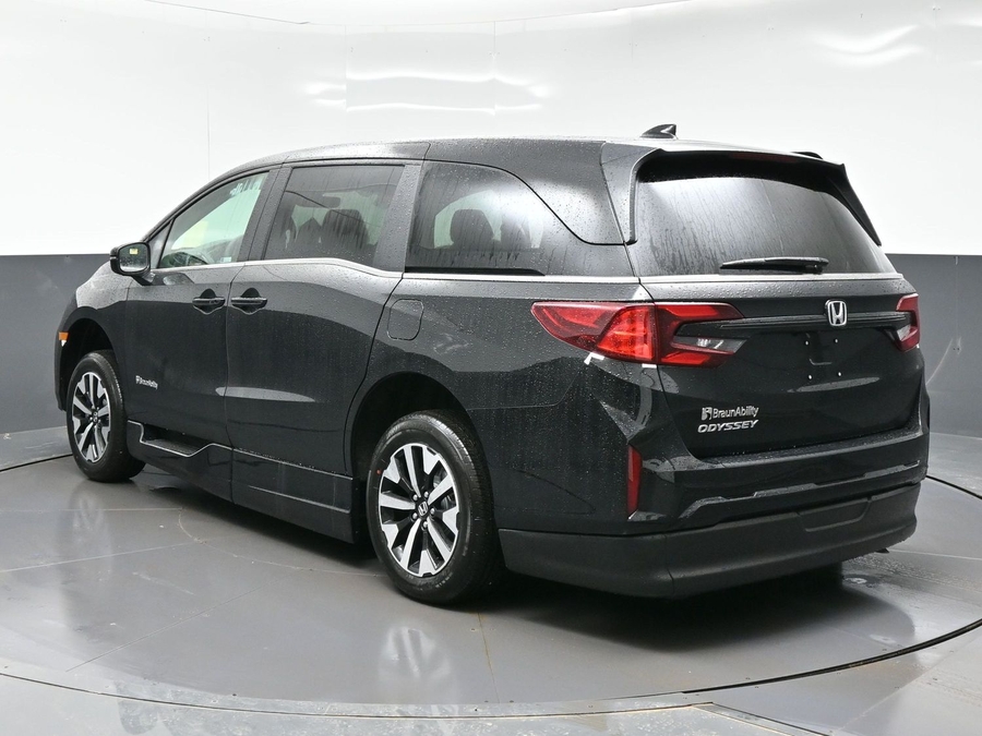 Black Honda Odyssey image number 4