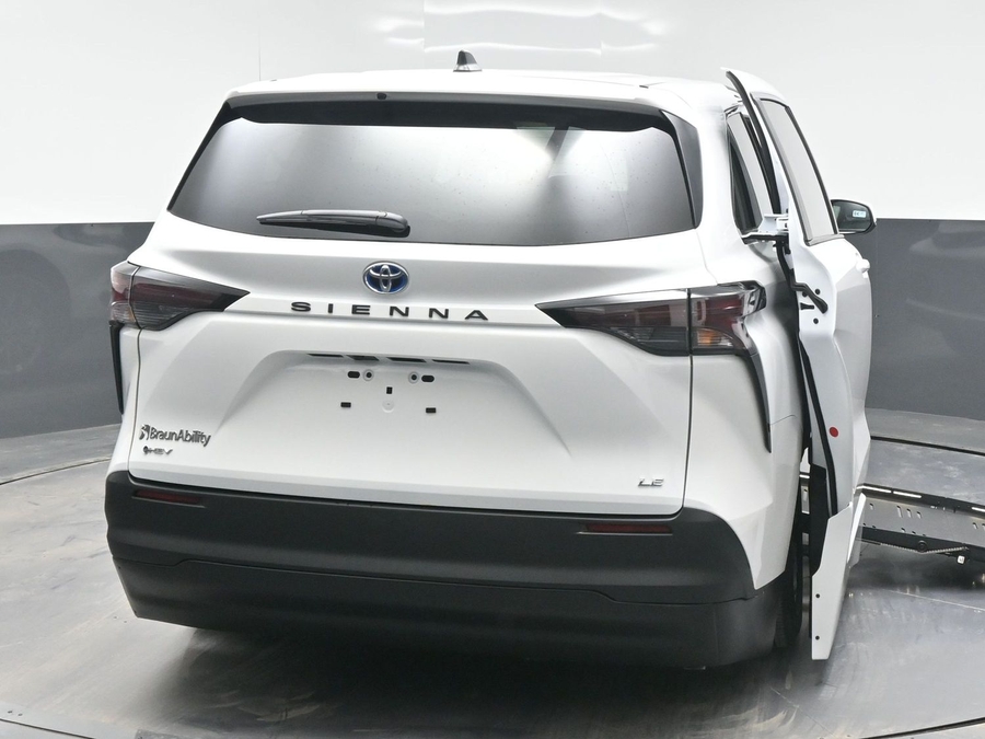 New 2025 Toyota Sienna Hybrid LE - BraunAbility Side Entry Entry Fold Out Automatic Ramp