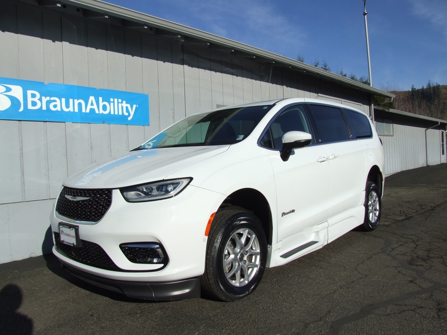Used 2023 Chrysler Pacifica Touring L Safety - BraunAbility Side Entry Entry In Floor Automatic Ramp