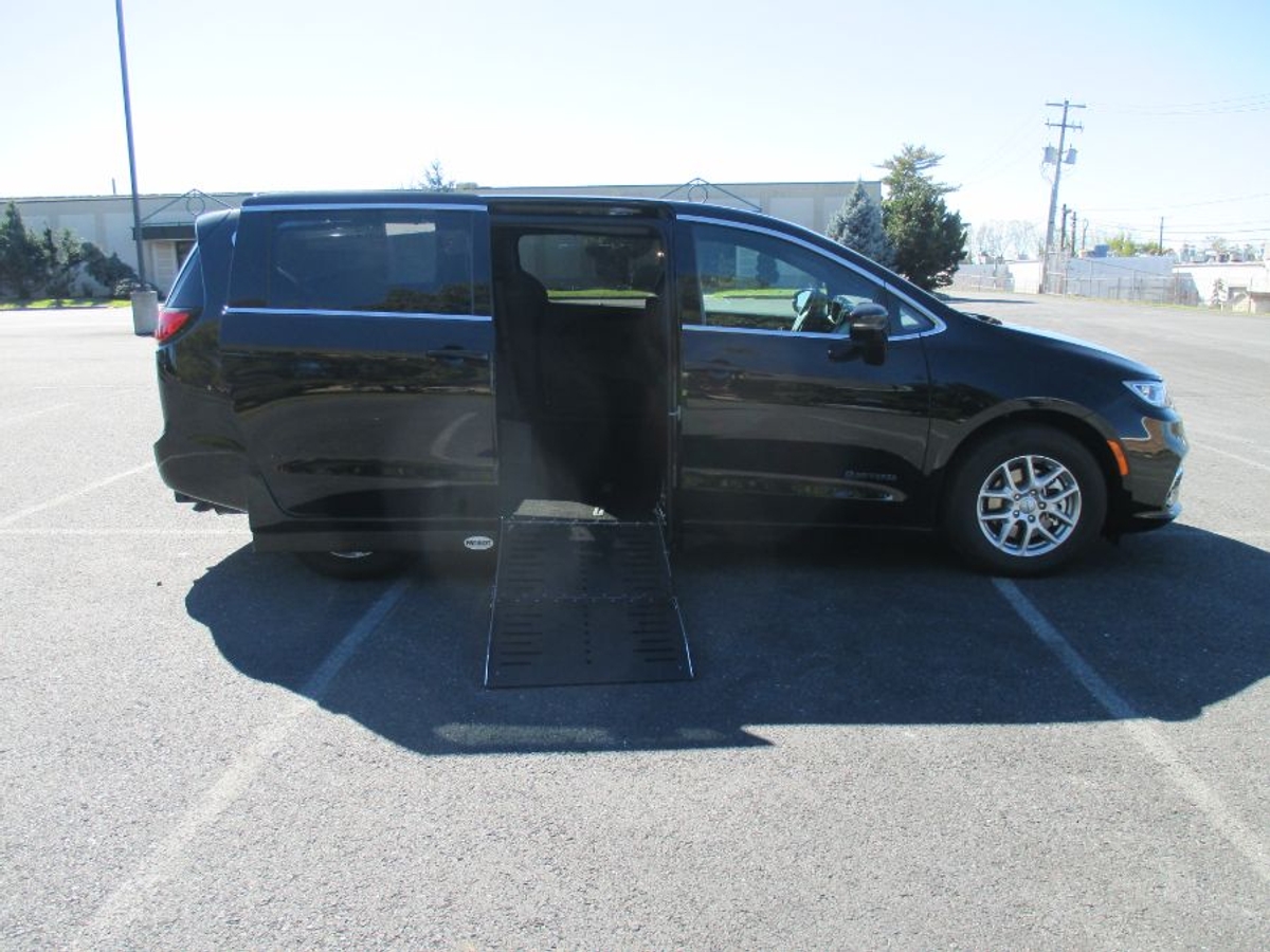 2026 CHRYSLER PACIFICA - Image 9