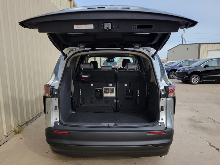 Used 2024 Toyota Sienna Hybrid XLE Plus - BraunAbility Side Entry Entry Fold Out Automatic Ramp