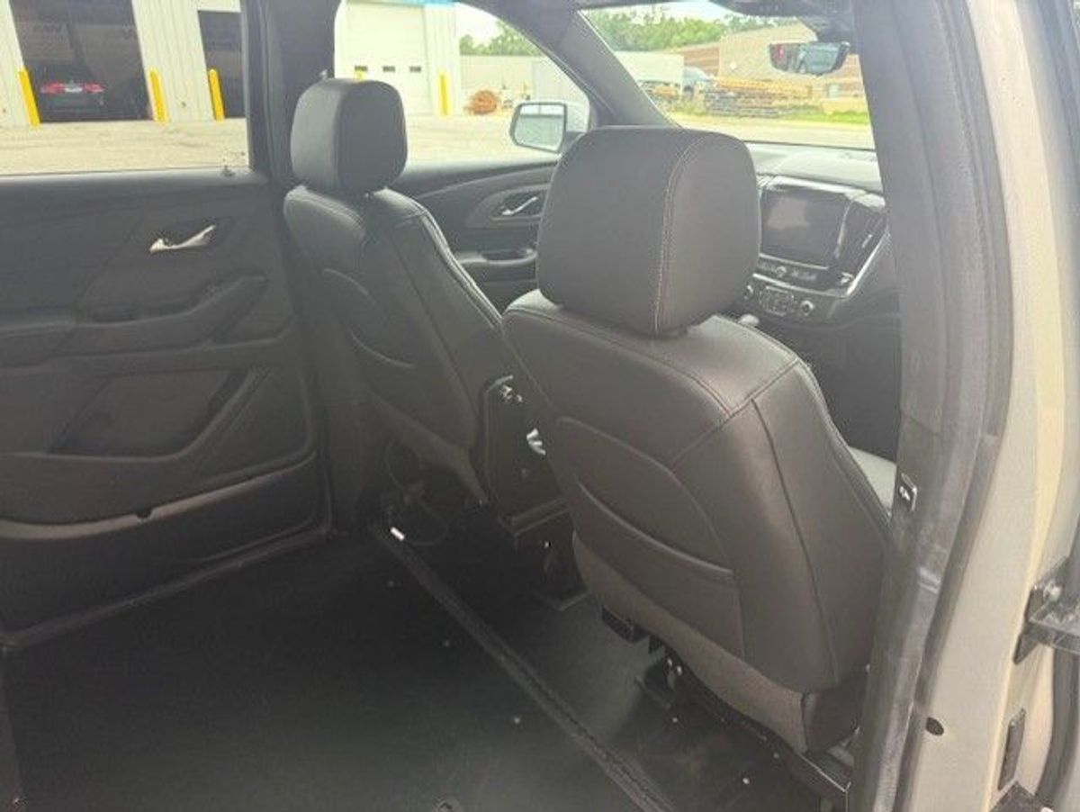 Silver Chevrolet Traverse image number 3