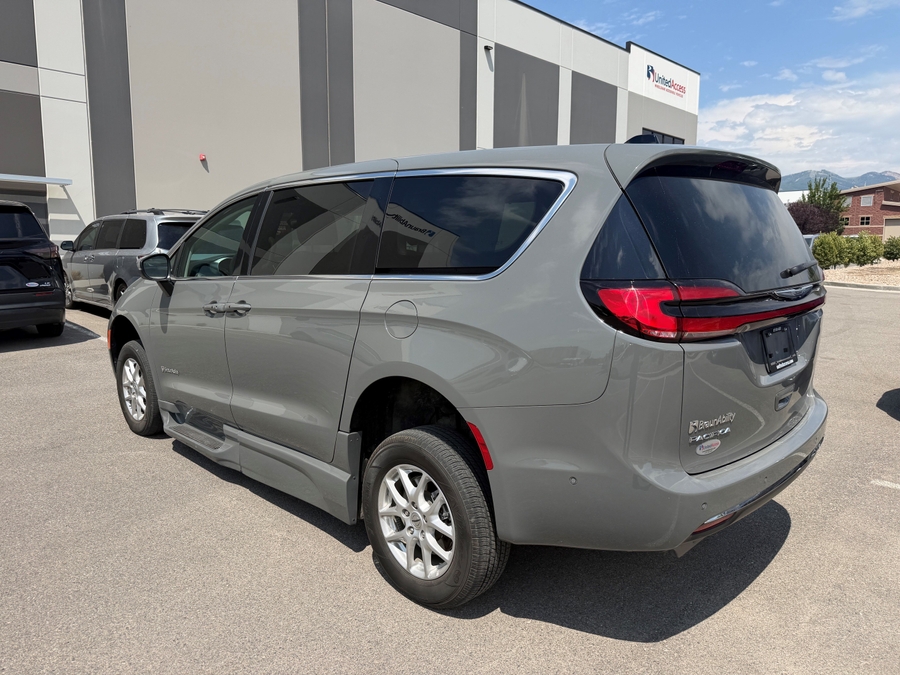 Used 2023 Chrysler Pacifica Touring L Plus - BraunAbility Side Entry Fold Out Automatic Ramp
