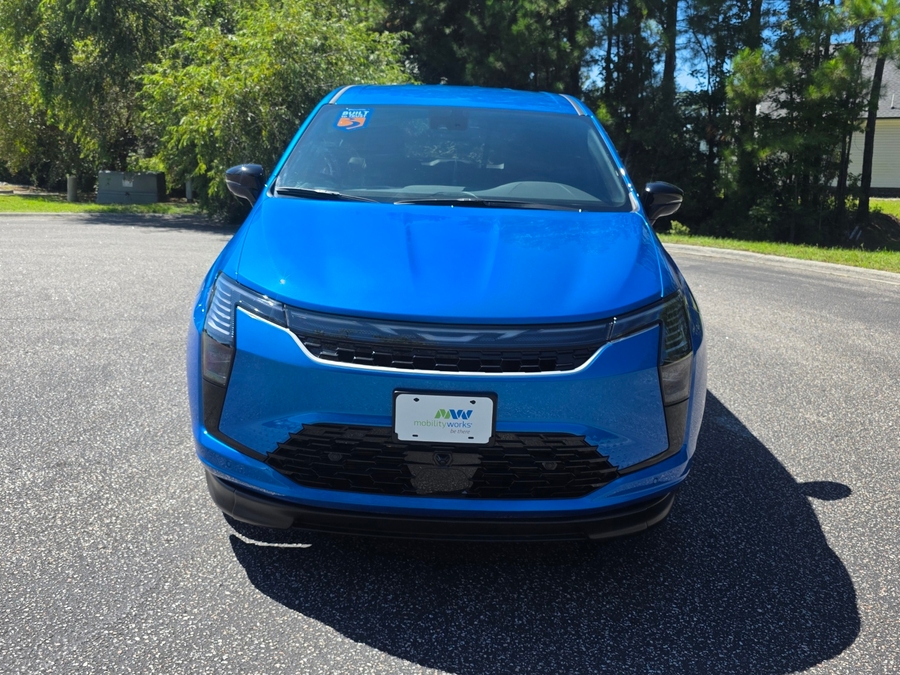 Blue Chrysler Pacifica image number 11