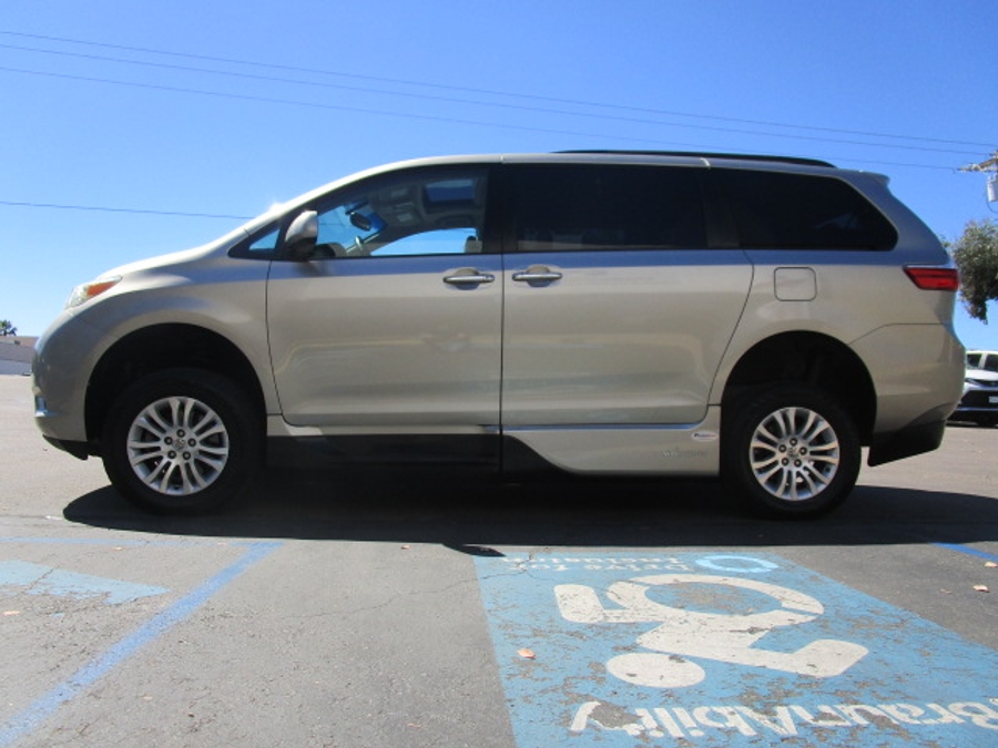 Used 2015 Toyota Sienna XLE - VMI Side Entry Entry In Floor Automatic Ramp