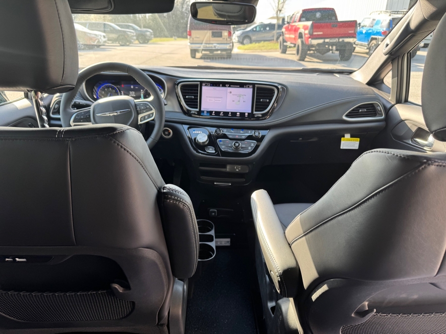 Silver Chrysler Pacifica image number 8