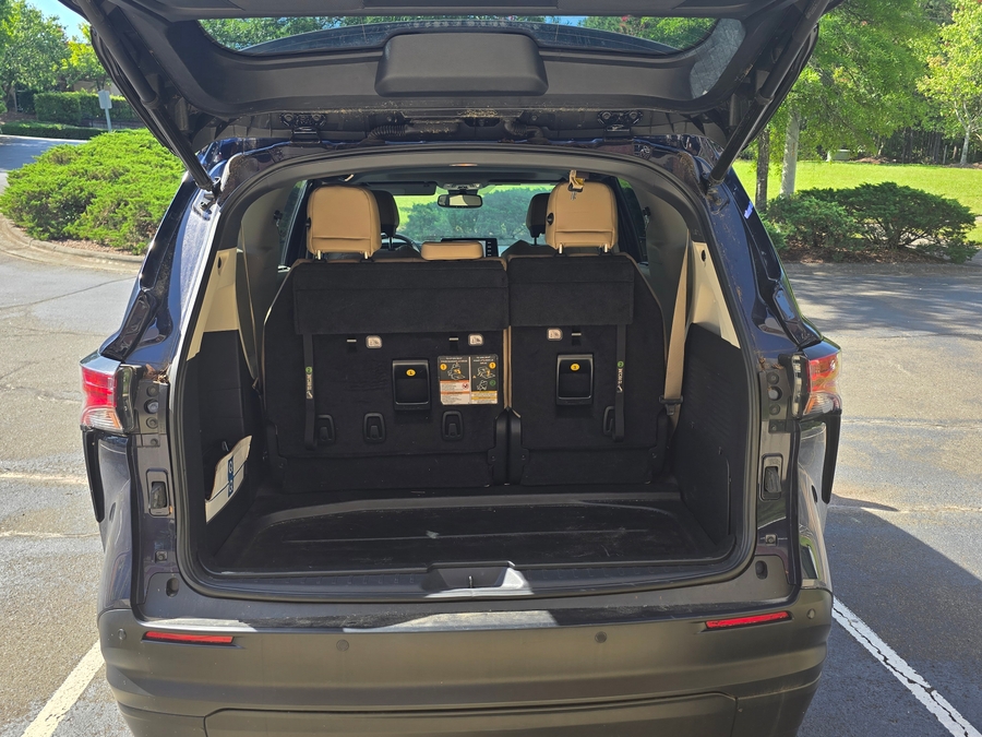 2021 Toyota Sienna XLE - Photo 18
