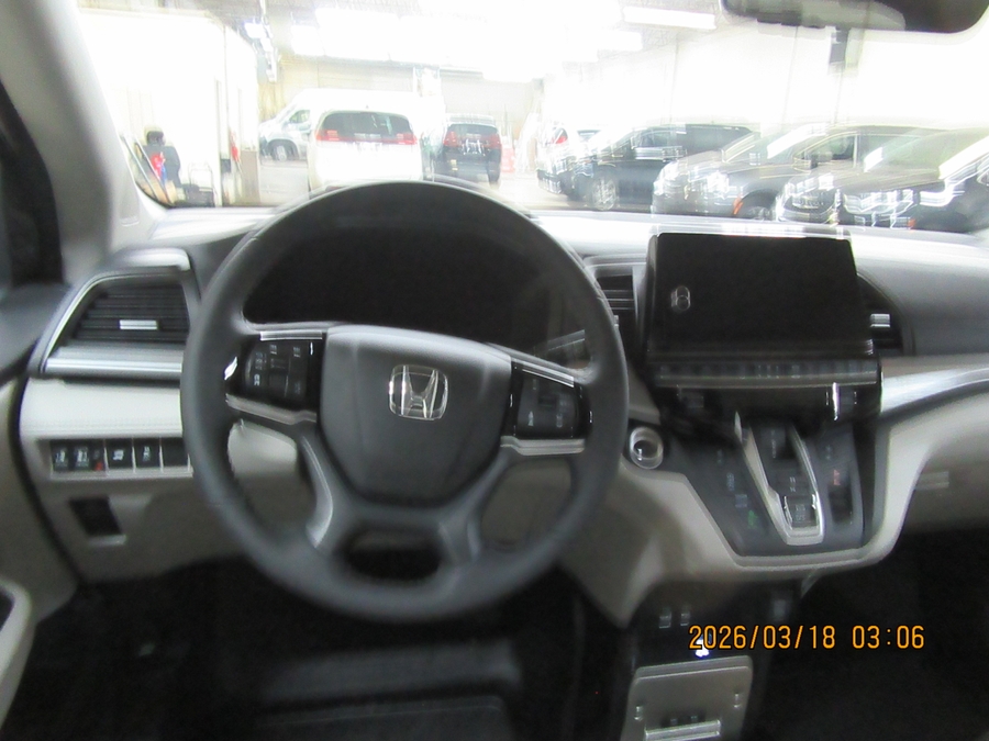 Grey Honda Odyssey image number 28