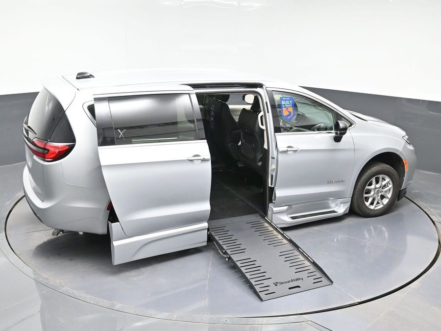 Used 2024 Chrysler Pacifica Touring L - BraunAbility Side Entry Entry Fold Out Automatic Ramp