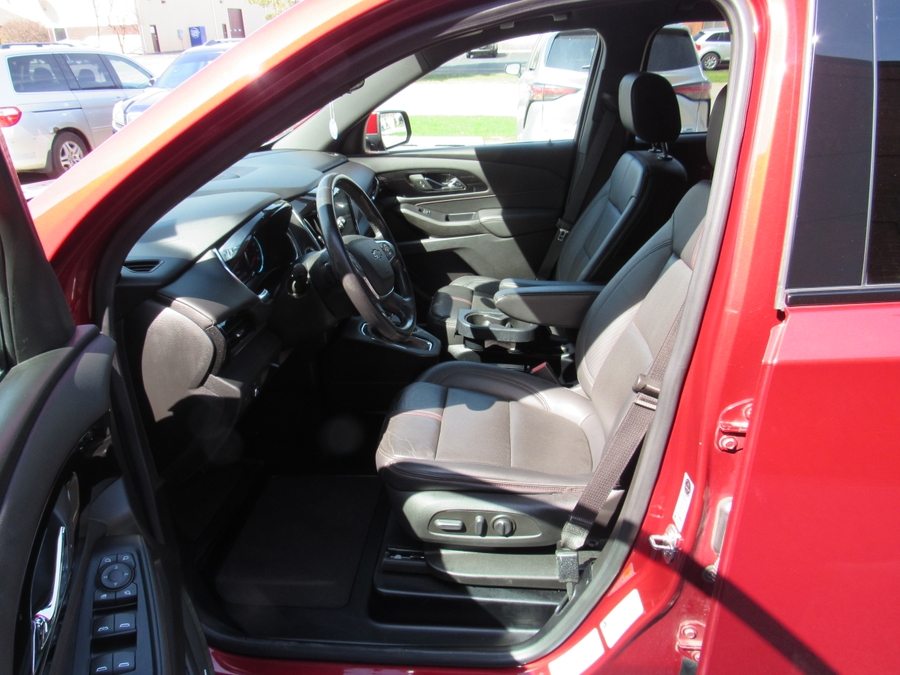 Red Chevrolet Traverse image number 1