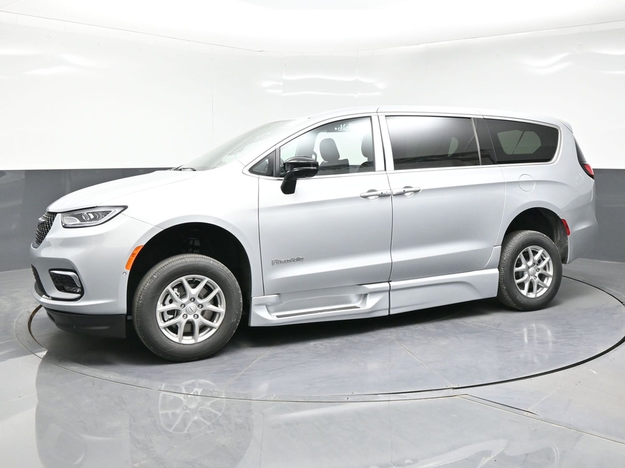 2026 Chrysler Pacifica's photo