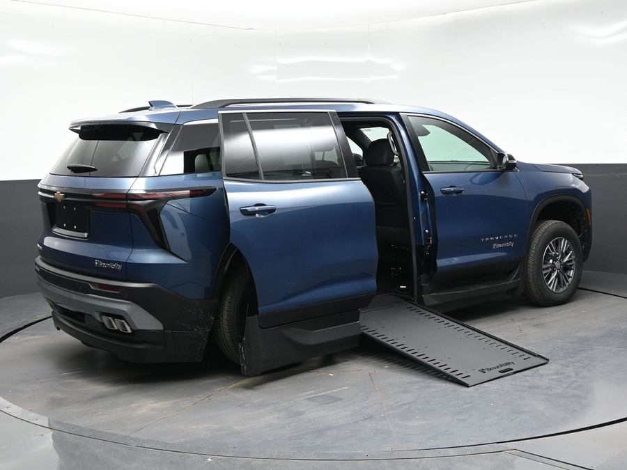 New 2026 Chevrolet Traverse 1LT - BraunAbility Side Entry In Floor Automatic Ramp