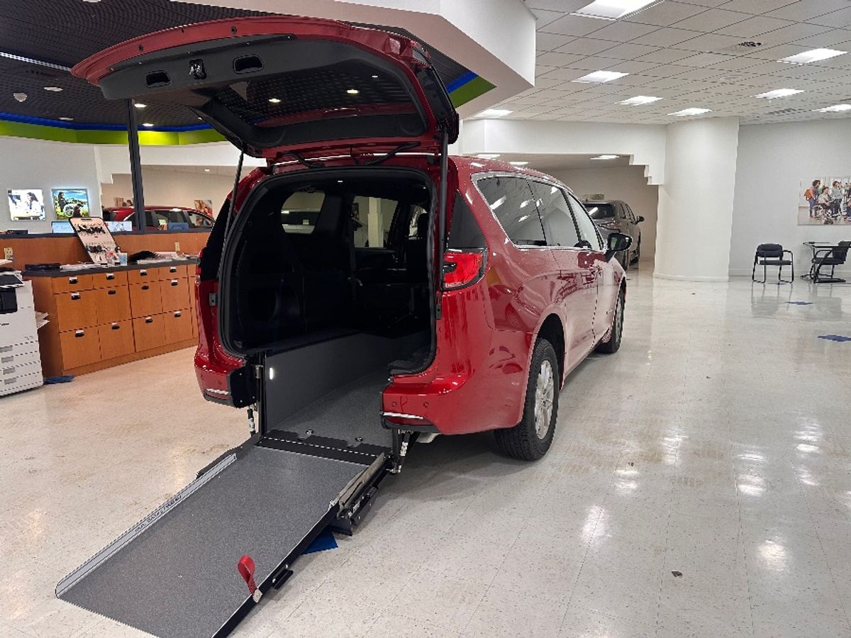 2024 CHRYSLER PACIFICA - Image 4