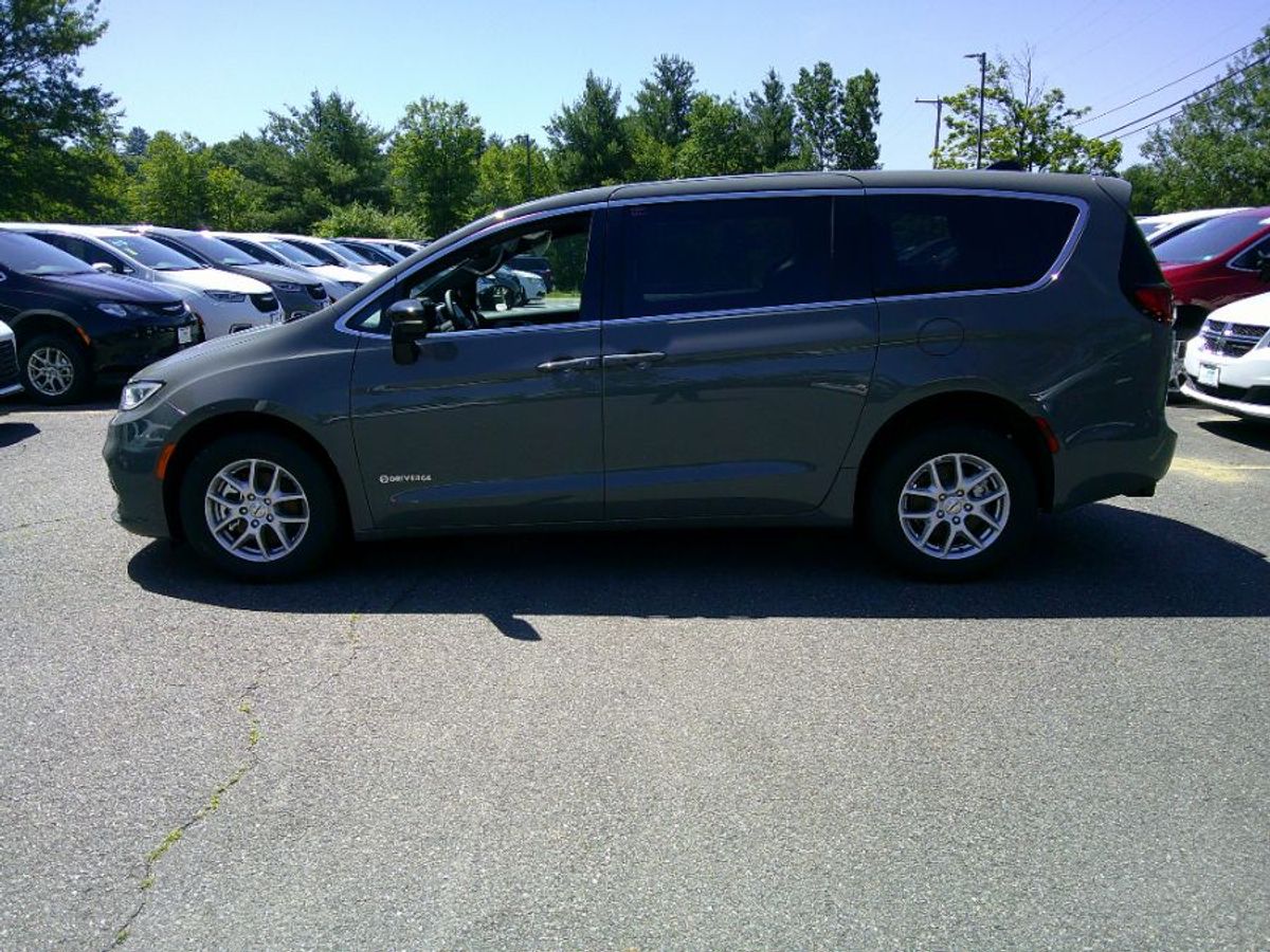 Chrysler Pacifica gris imagen numero 5