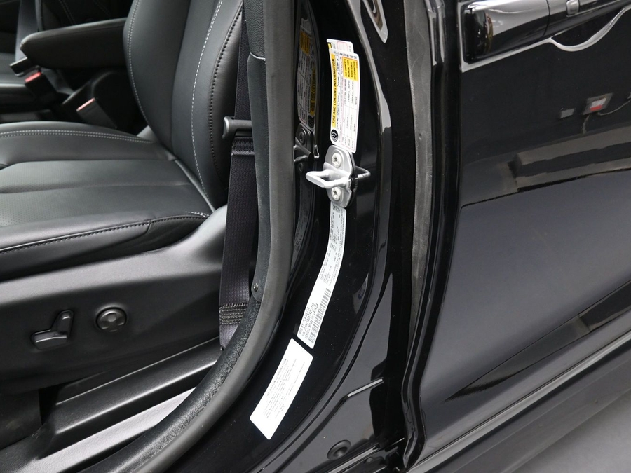 Black Chrysler Pacifica image number 12