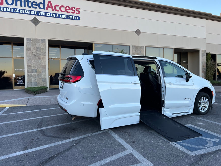 Used 2023 Chrysler Pacifica Touring L Safety - BraunAbility Side Entry Entry In Floor Automatic Ramp