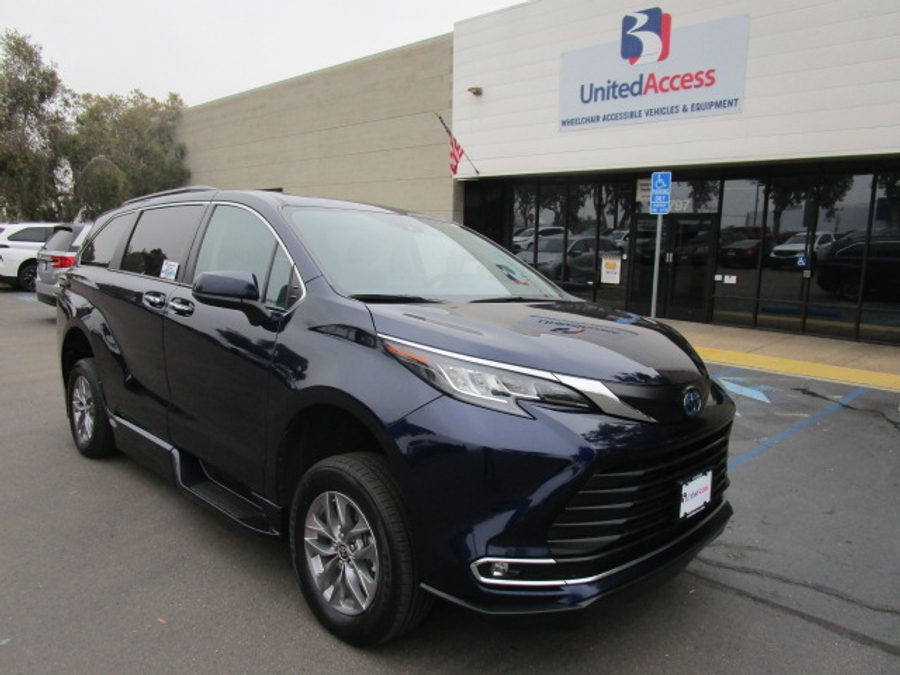 Used 2023 Toyota Sienna Hybrid XLE - BraunAbility Side Entry Entry Fold Out Automatic Ramp