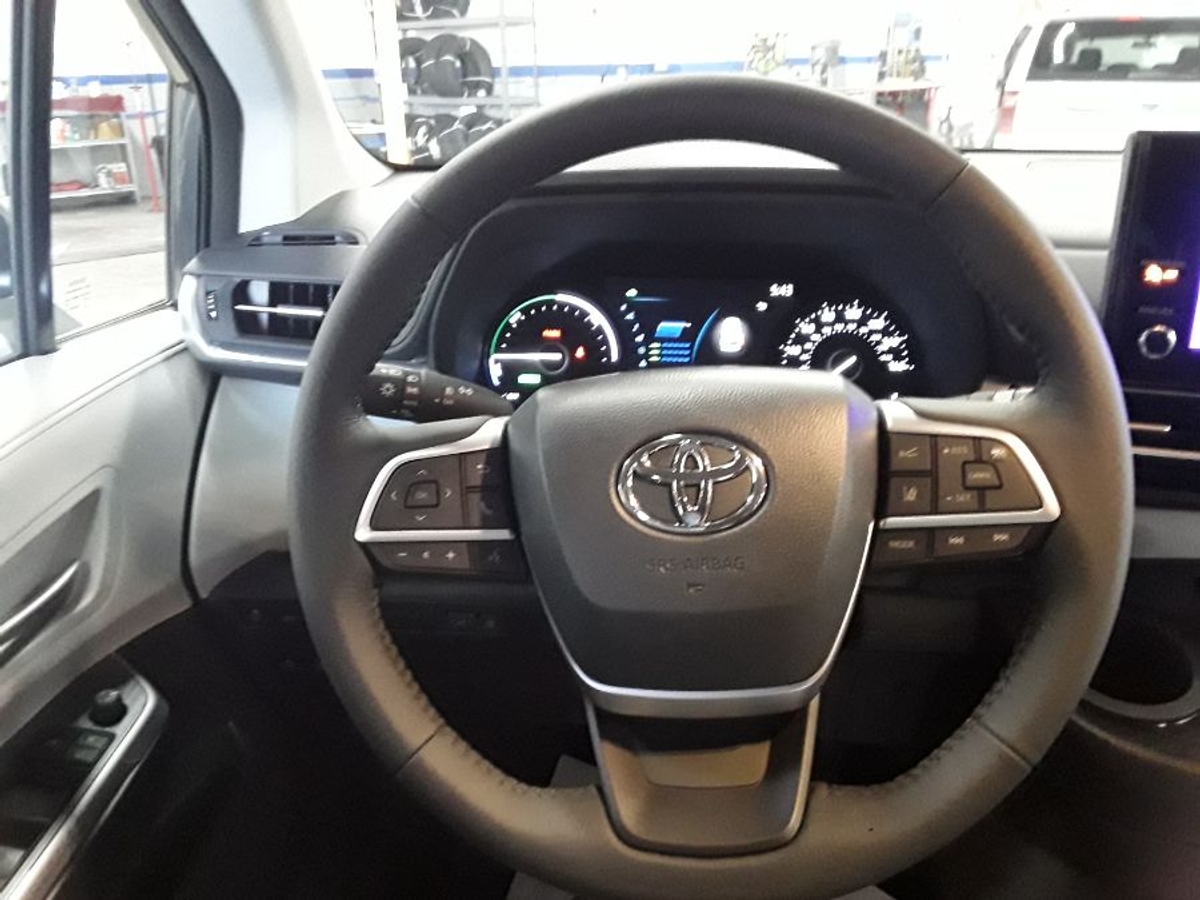 2025 TOYOTA SIENNA - Image 35