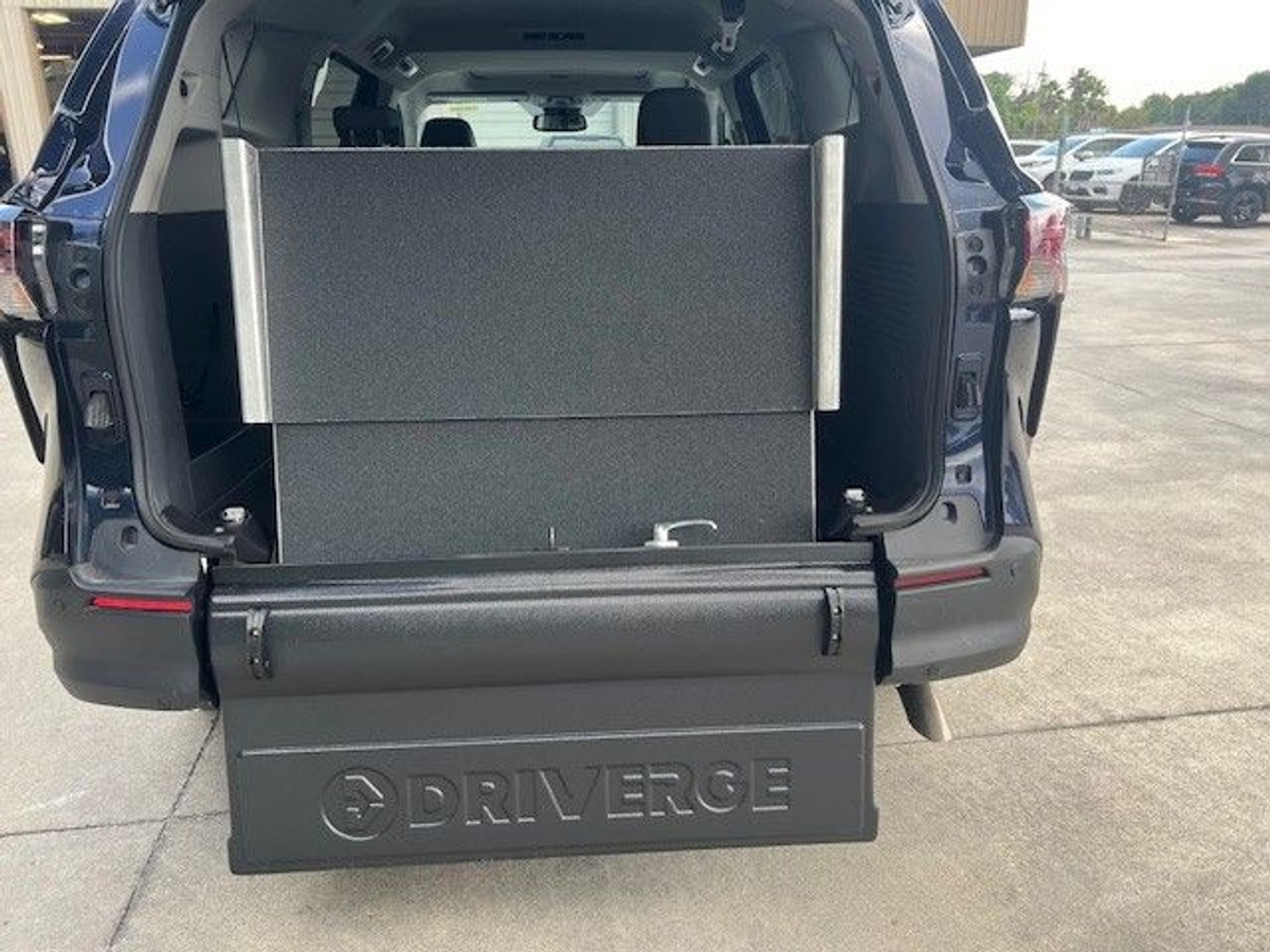 2024 TOYOTA SIENNA - Image 8