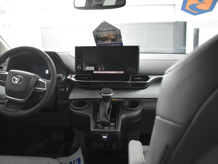 New 2025 Toyota Sienna Hybrid XLE Base - BraunAbility Side Entry Entry Fold Out Automatic Ramp