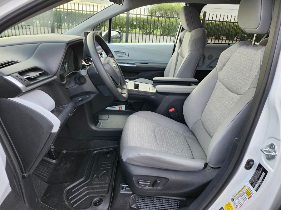 New 2025 Toyota Sienna Hybrid LE - BraunAbility Commercial Rear Entry Entry Fold Out Manual Ramp