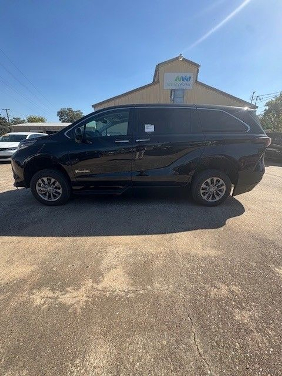 2025 TOYOTA SIENNA - Image 10