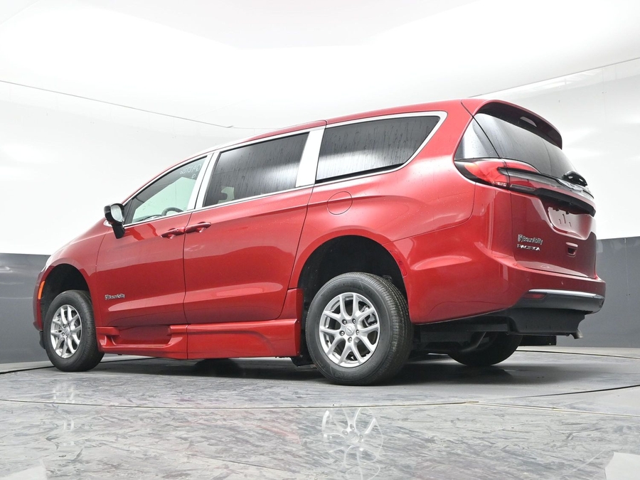 Red Chrysler Pacifica image number 17