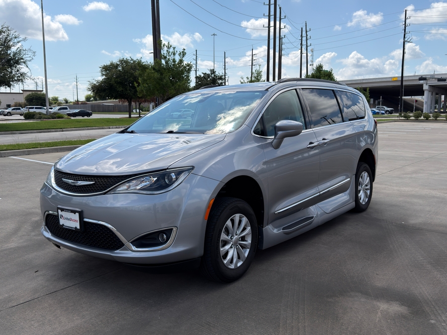 Used 2017 Chrysler Pacifica Touring-L - VMI Side Entry In Floor Automatic Ramp