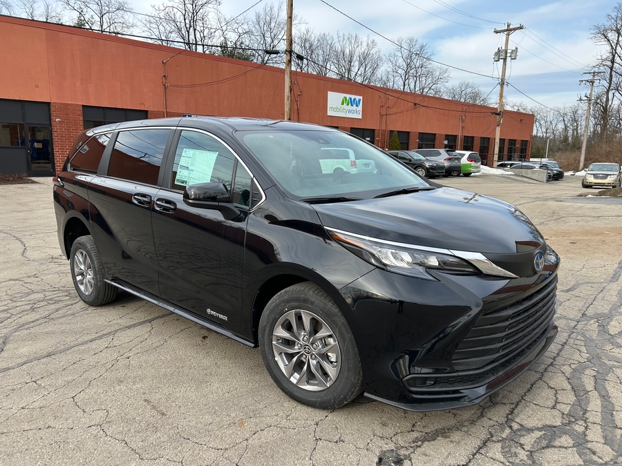 2025 TOYOTA SIENNA - Image 4