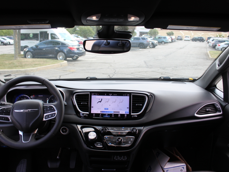 White Chrysler Pacifica image number 8