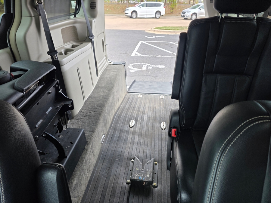 Used 2012 Chrysler Town and Country Touring-L -  Rear Entry Entry Fold Out Manual Ramp
