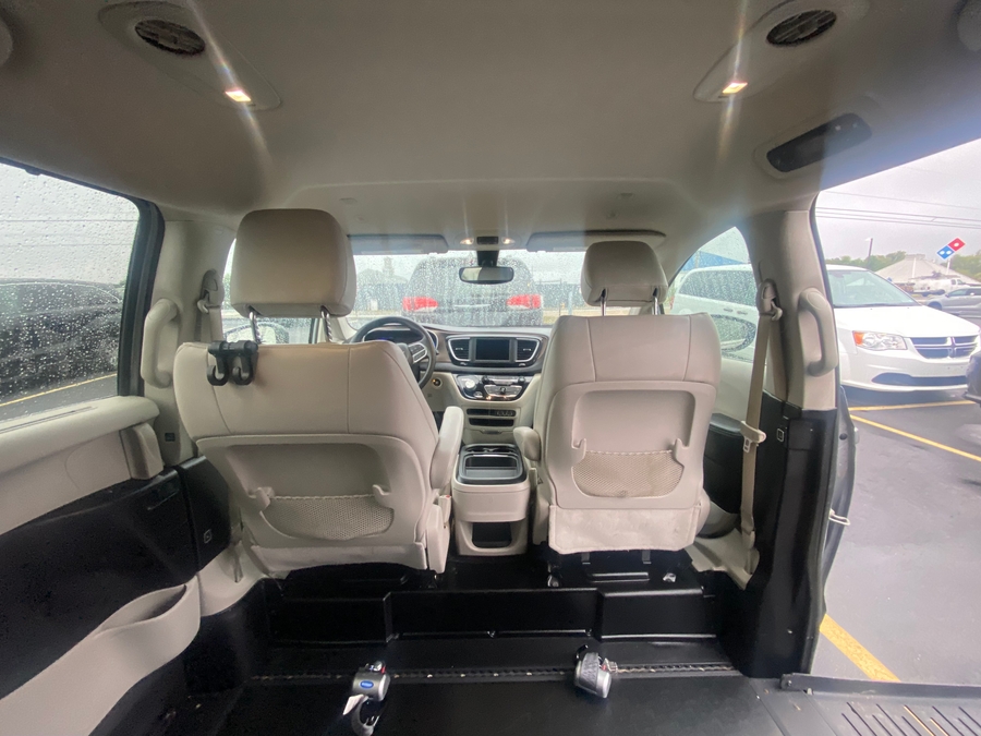 Used 2021 Chrysler Voyager LXi - BraunAbility Side Entry Entry Fold Out Manual Ramp