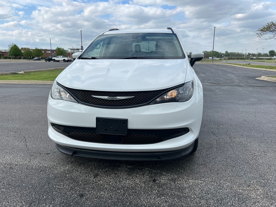 Used 2021 Chrysler Voyager LXi - BraunAbility Commercial Side Entry Entry Fold Out Manual Ramp