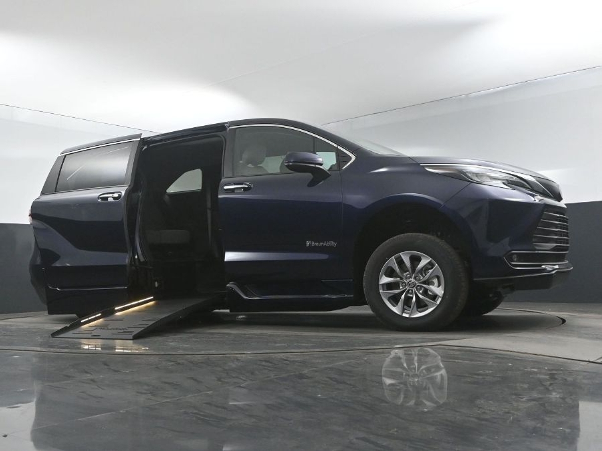 2025 TOYOTA SIENNA - Image 19