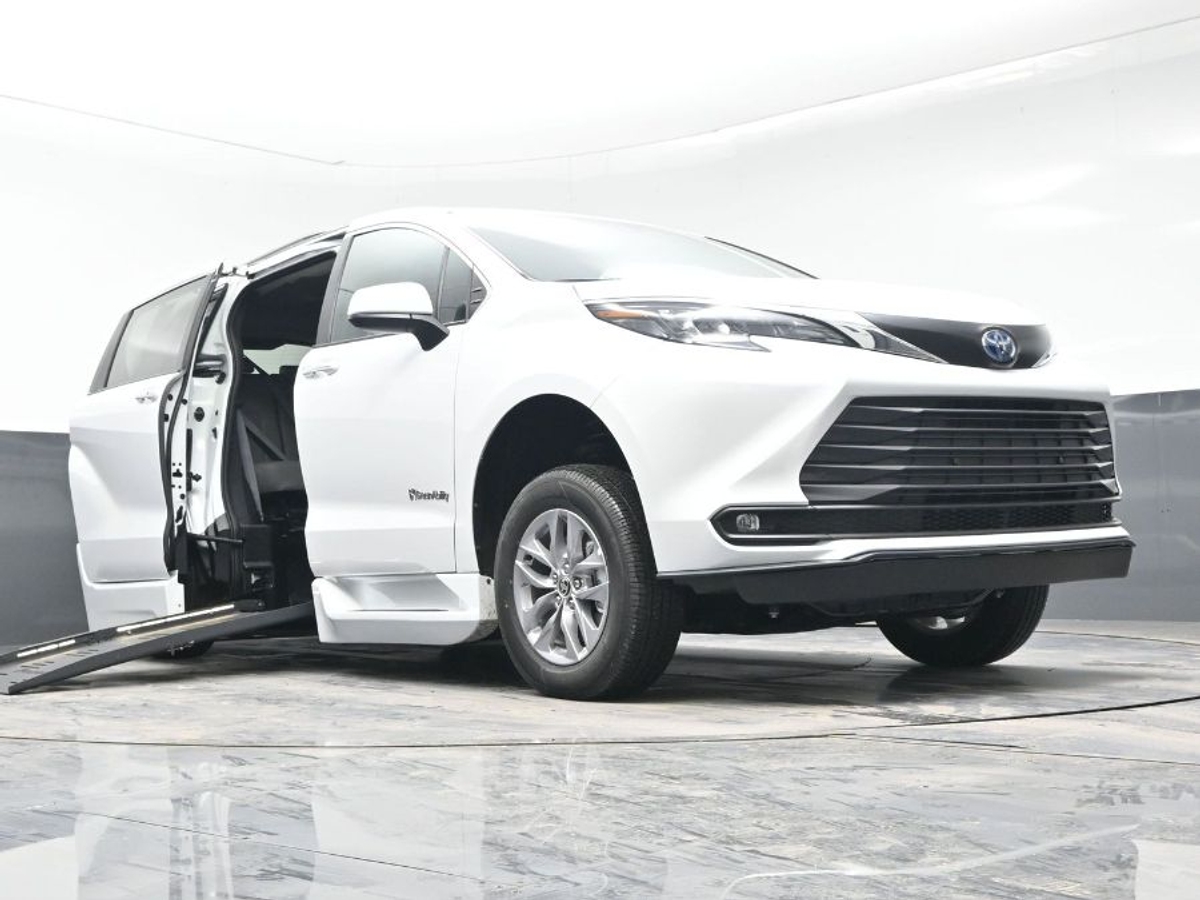 2025 TOYOTA SIENNA - Image 18