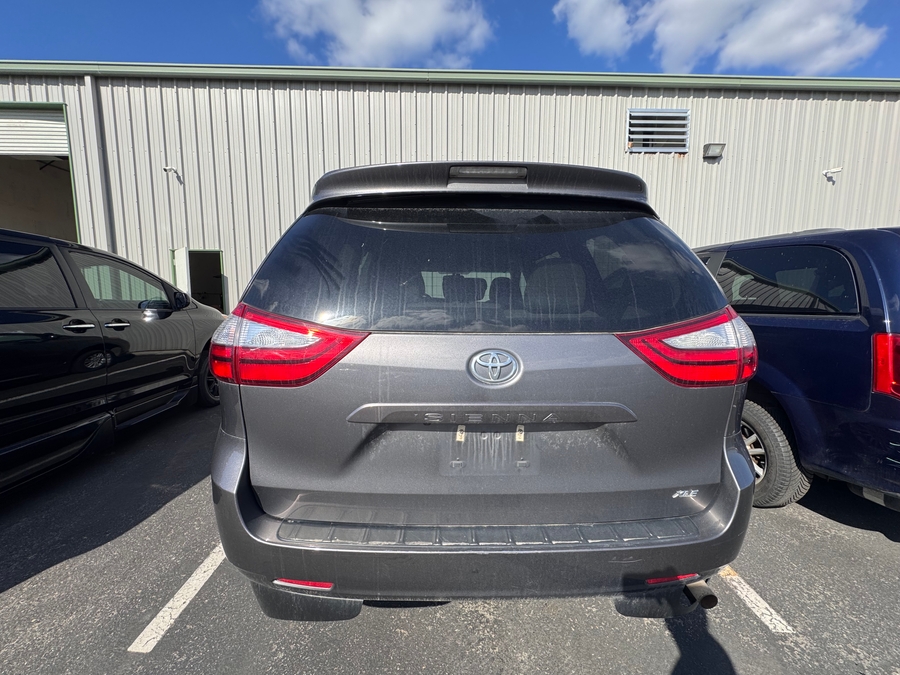 2017 TOYOTA SIENNA - Image 1