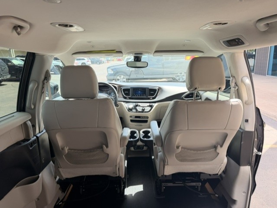 Used 2021 Chrysler Voyager LXi - BraunAbility Side Entry Fold Out Automatic Ramp