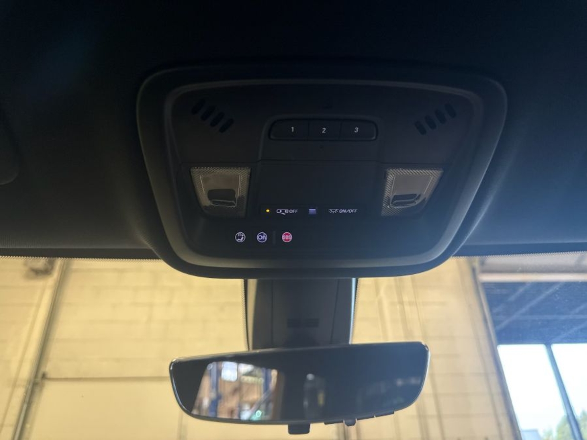 Red Chevrolet Traverse image number 13