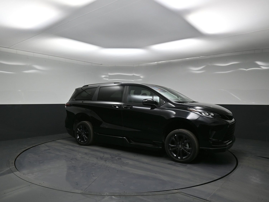 New 2025 Toyota Sienna Hybrid XSE Sport - BraunAbility Side Entry Entry Fold Out Automatic Ramp