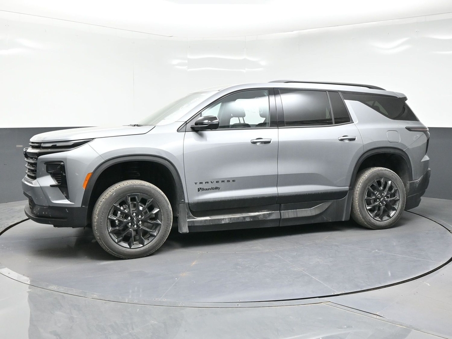 New 2026 Chevrolet Traverse 1LT Midnight Edition - BraunAbility Side Entry Entry In Floor Automatic Ramp