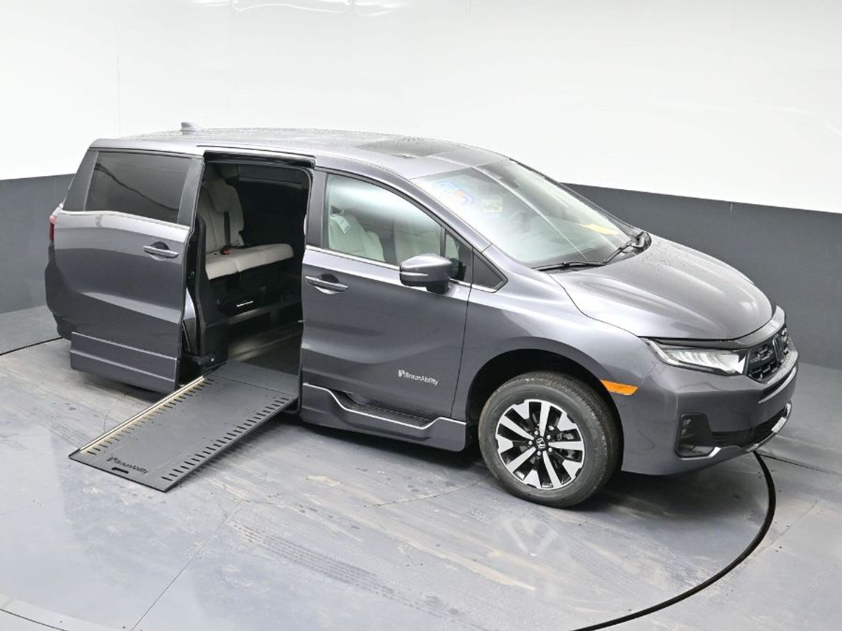 Grey Honda Odyssey image number 22
