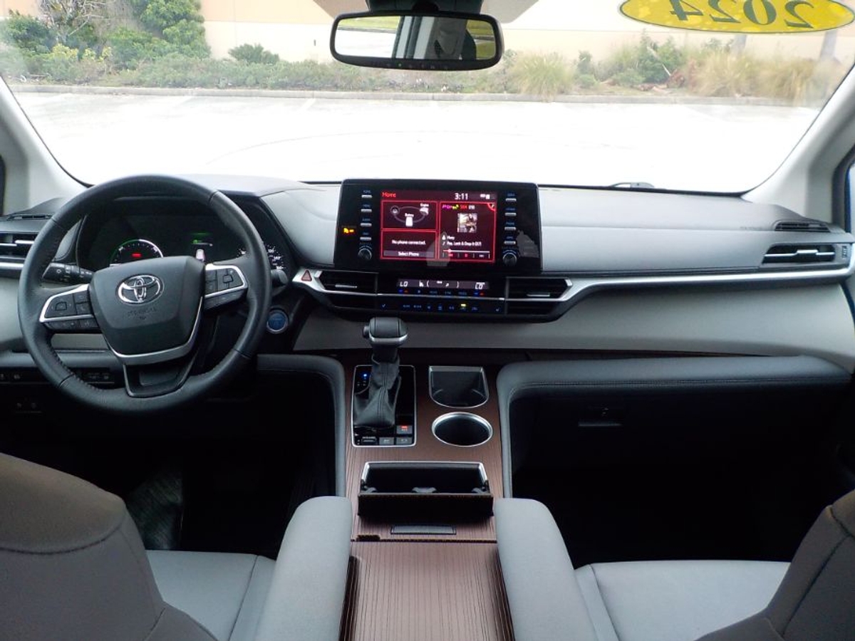 2024 TOYOTA SIENNA - Image 9