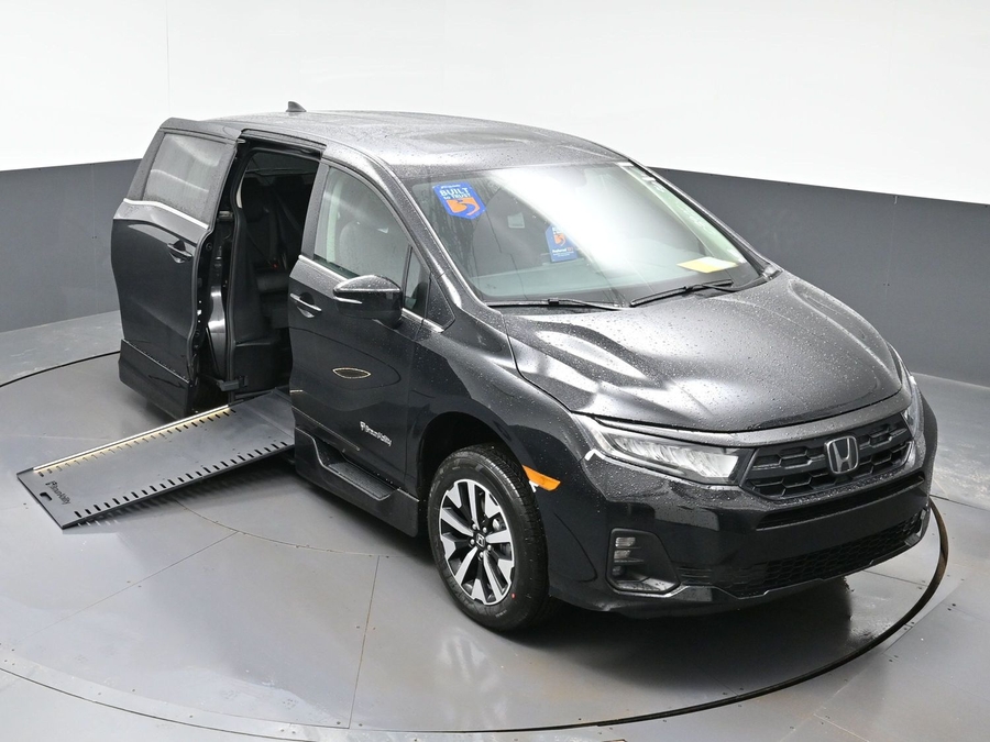 Black Honda Odyssey image number 19